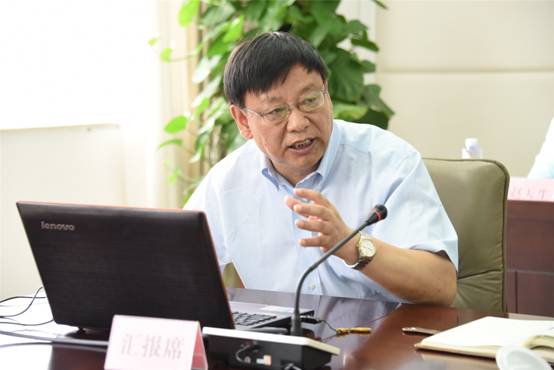 座谈会由奚立峰主持